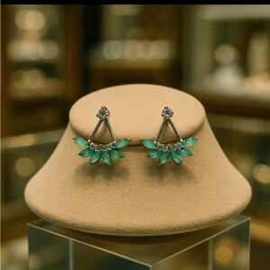 Art Deco fan shaped stud earrings w/cluster of green marquise/cubic zircons 🩵💎🩶